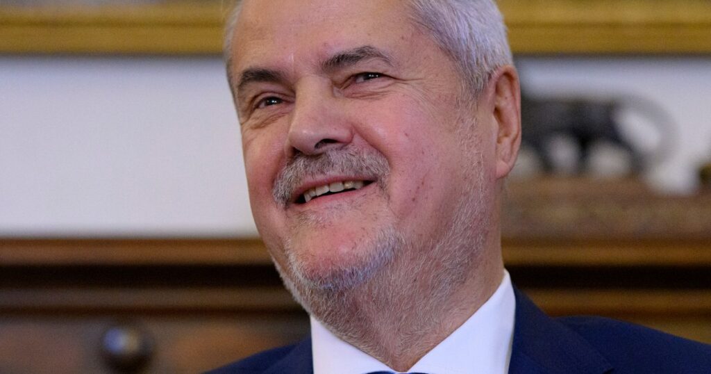 Adrian Năstase, ironii la adresa lui Nicușor Dan: „Este posibil ca, o vreme, să fi fost plecat din țară”