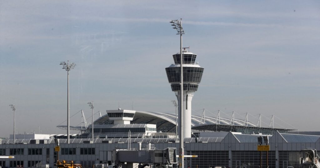 Aeroportul din München se redeschide, după o suspendare a zborurilor cauzată de drone