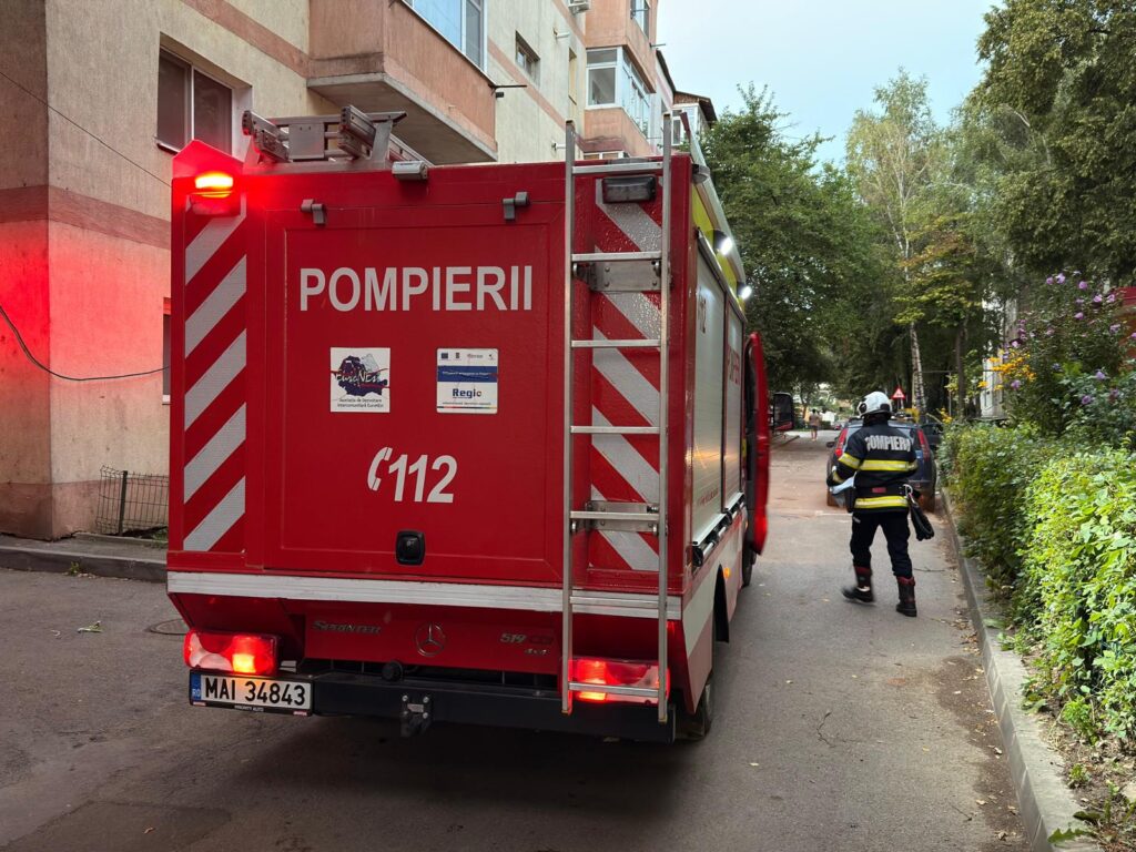 Alertă într-un centru comercial din București din cauza mirosului de gaze