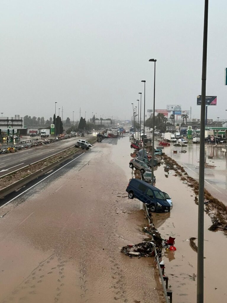 Alertă maximă în zona Valencia din cauza ploilor torențiale