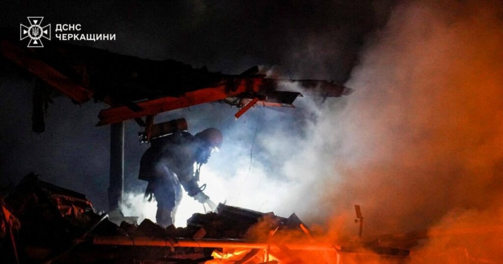 Atacuri rusești cu aproape 100 de drone și rachete asupra infrastructurii critice din Ucraina. Pagube în Cerkasi, Cernigău și Harkov