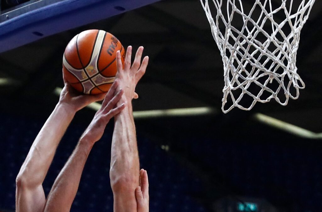 Baschet. Rapid București, victorie clară cu Piestanske Cajky, în EuroCup, și ocupă locul 1 în grupă Baschet. Rapid București, victorie clară cu Piestanske Cajky, în EuroCup, și ocupă locul 1 în grupă