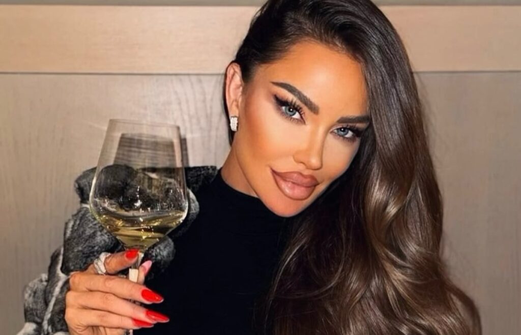 Bianca Drăgușanu și-a topit acidul hialuronic din buze din nou: „Acum sunt aproape de forma care îmi place”. La operațiile estetice nu renunță
