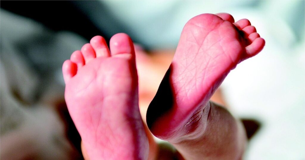 Boala genetică rară care poate fi depistată la naștere. E nevoie de screening. „Mișcarea, locomoția, respirația și deglutiția sunt afectate”