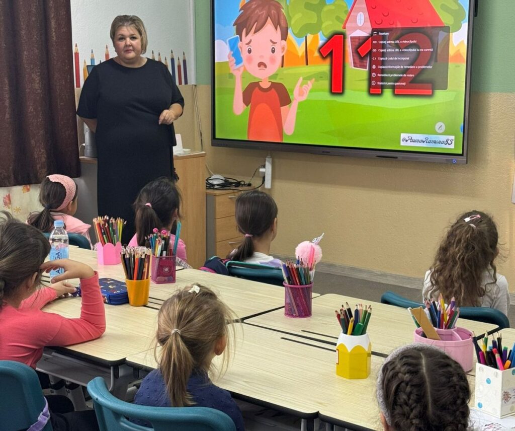 Când „Școala Altfel” devine școala bunului simț. Cum a organizat o învățătoare de la țară activități gratuite pentru toți elevii Învățătoare în clasă alături de levi