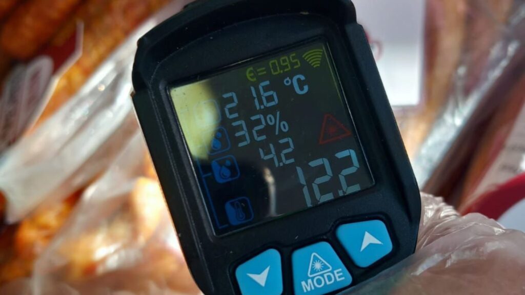 Carne fără etichete, produse expirate, magazine fără acte. Amenzi de 4,5 milioane lei Carne fără etichete, produse expirate, magazine fără acte. Amenzi de 4,5 milioane lei