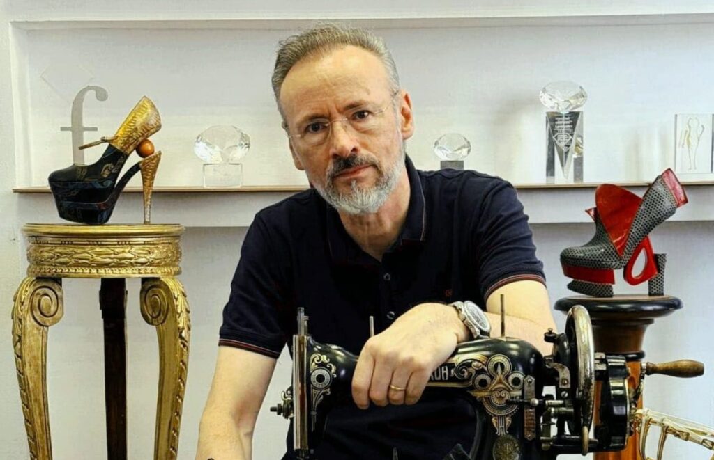 Cât costă sandalele și pantofii creați de Mihai Albu. Designerul se laudă cu prețuri accesibile Cât costă sandalele și pantofii creați de Mihai Albu. Designerul se laudă cu prețuri accesibile: „Am cliente peste tot în lume”