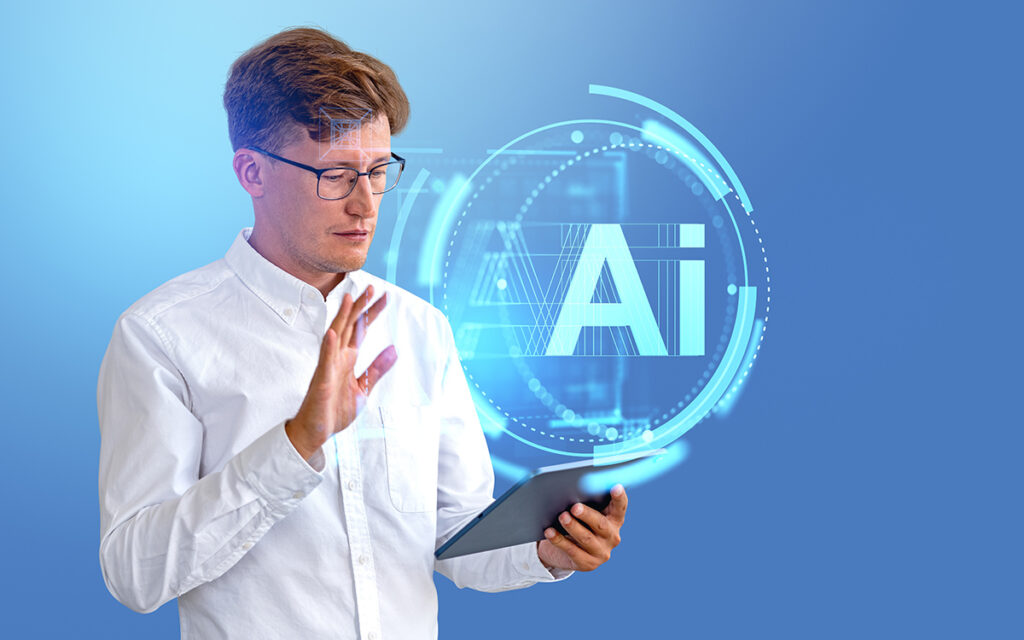 Portretul unui tânăr om de afaceri european serios folosind o tabletă cu expunere dublă a interfeței de inteligență artificială AI pe fundal albastru deschis. Concept de învățare automată. Spațiu pentru copiere