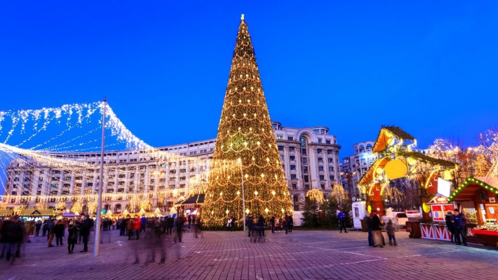 Cheltuielile cu iluminatul de Crăciun în București sunt triple față de anul trecut. Primăria Capitalei închiriază decorațiunile Iluminat de Crăciun în București