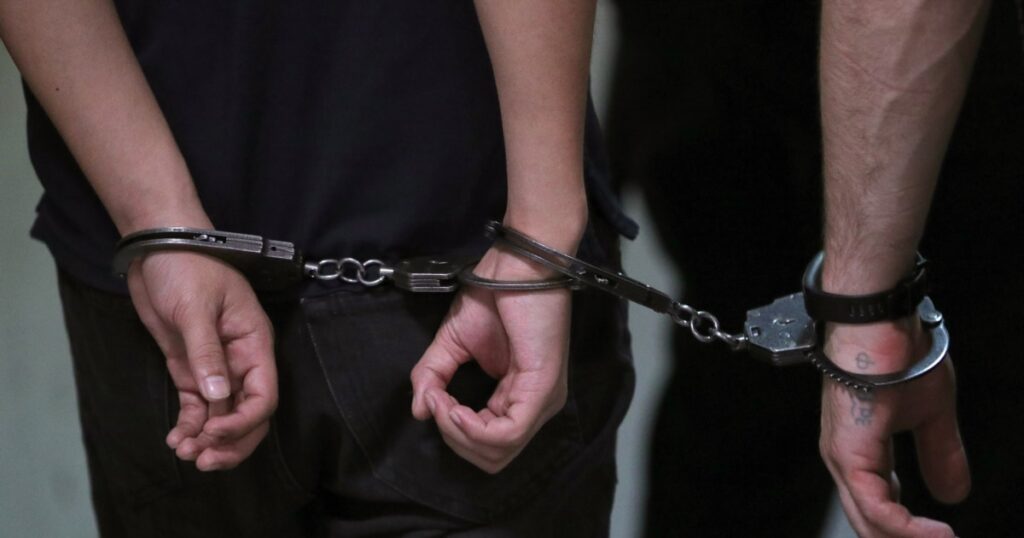 Cinci români, condamnați în Scoția la închisoare între 8 și 20 de ani pentru exploatarea sexuală a 10 femei Cinci români, condamnați în Scoția la închisoare între 8 și 20 de ani pentru exploatarea sexuală a 10 femei