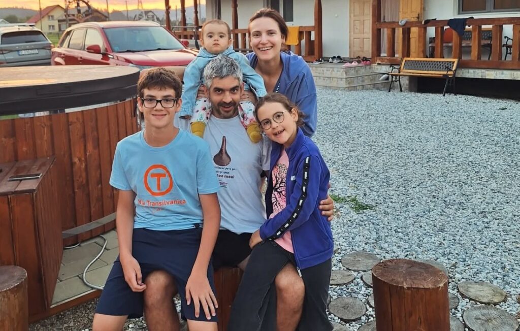 Cine este Bogdan Zurbagiu, tatăl a trei copii și sportivul amator care a uimit lumea înotului cu recordul său în Canalul Mânecii Interviu