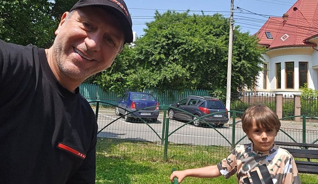 Cine merge la terapie cu George, băiețelul lui Christian Sabbagh: „S-a simțit foarte bine” Christian Sabbagh alături de George, fiul lui
