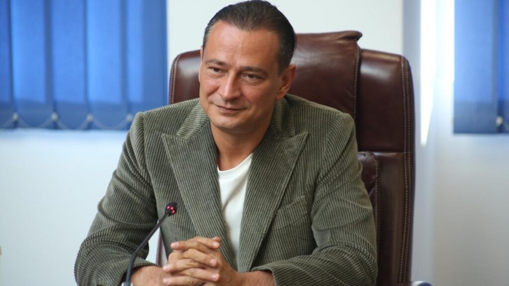 Clasamentul averilor celor mai bine cotați trei candidați la fotoliul de primar general al Capitalei Clasamentul averilor celor mai bine cotați trei candidați la fotoliul de primar general al Capitalei