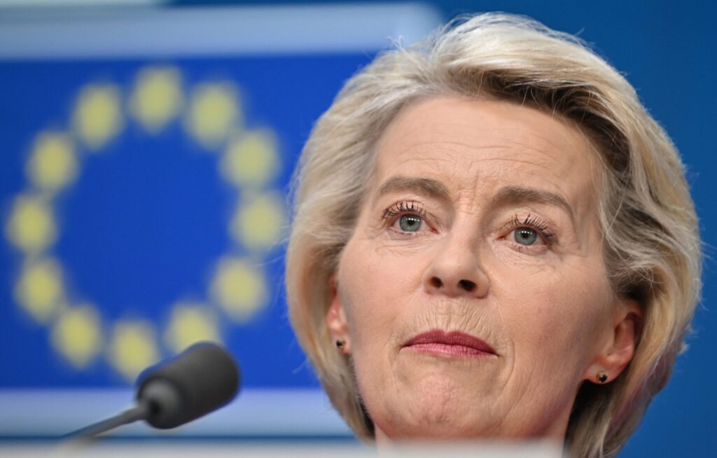 Confruntată cu noi moțiuni de cenzură, Ursula Von der Leyen cere unitate pentru ca adversarii UE să nu profite de căderea sa