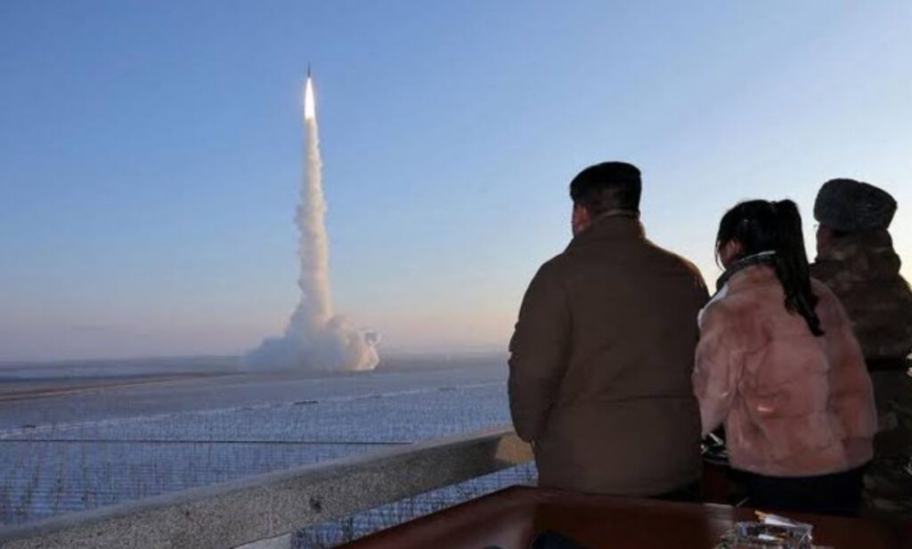 Coreea de Nord a lansat rachete balistice cu o săptămână înaintea summitului APEC