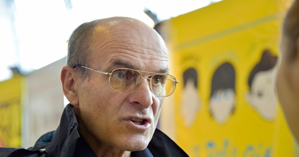 Cristian Tudor Popescu îl acuză pe Nicușor Dan că este un „susținător al mafiei magistraților, o caricatură de Xi Jinping” Cristian Tudor Popescu îl acuză pe Nicușor Dan că este un „susținător al mafiei magistraților, o caricatură de Xi Jinping”