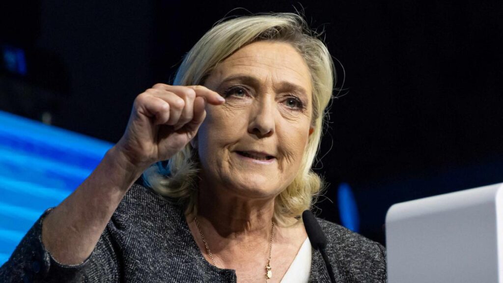 Criză politică în Franța. Marine Le Pen cere demisia lui Macron și alegeri anticipate