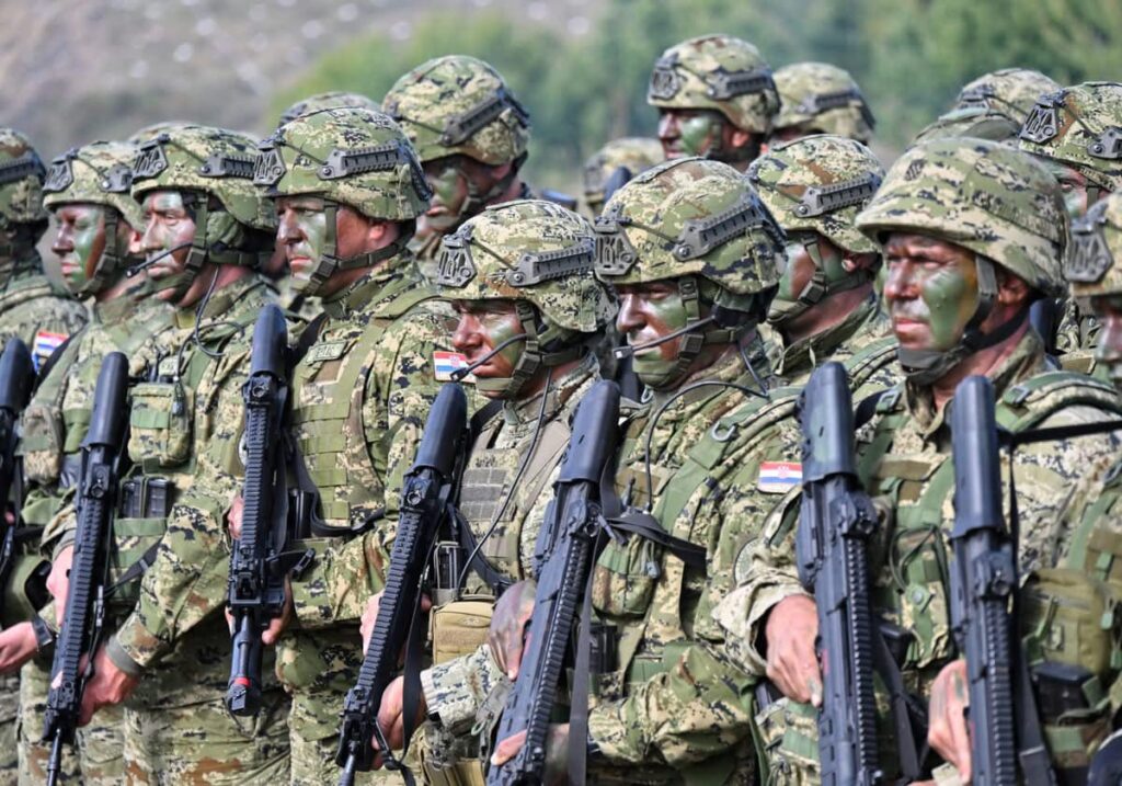 Croația reintroduce serviciul militar obligatoriu