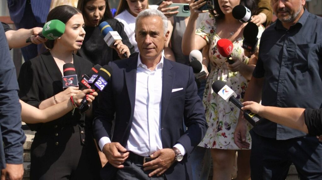 Cum au ajuns românii din Diaspora să-l vadă pe Georgescu drept „poate unul dintre profeții lui Dumnezeu” Cum au ajuns românii din diaspora să-l vadă pe Georgescu drept „poate unul dintre profeții lui Dumnezeu” - studiu