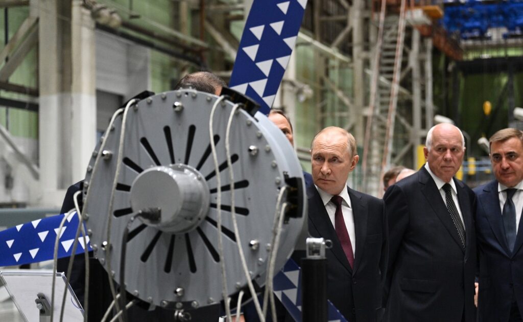Date „șocante” despre economia lui Putin: Sectorul de apărare dă primele semne de încetinire de la invadarea Ucrainei Date „șocante” despre economia lui Putin: Sectorul de apărare dă primele semne de încetinire de la invadarea Ucrainei