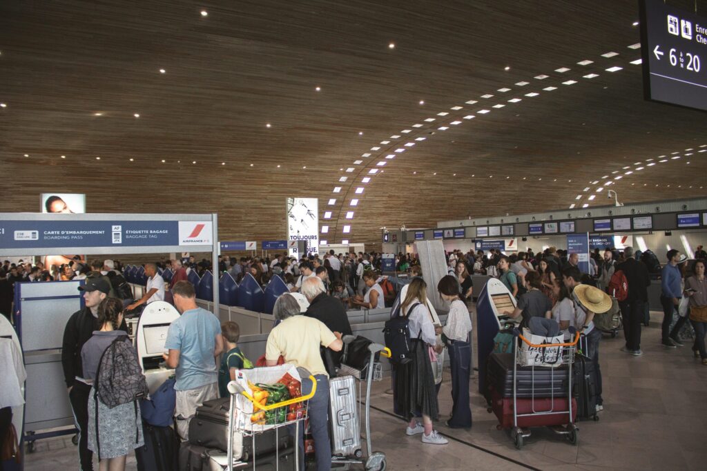 De azi începe utilizarea în UE a sistemului automat de înregistrare la frontieră. Aeroportul din Sibiu, primul unde nu se mai pune ștampila