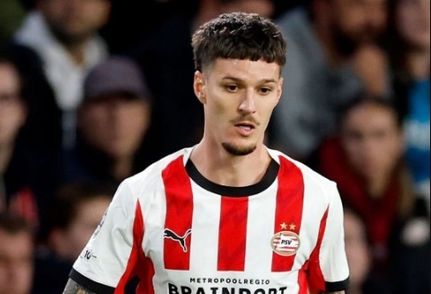 Dennis Man, din nou învingător, într-un mare derby! Jucătorul lui PSV care a reușit ”tripla” Dennis Man, din nou învingător, într-un mare derby! Jucătorul lui PSV care a reușit ”tripla”