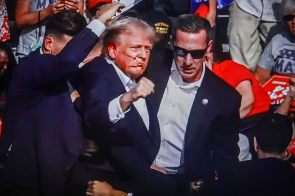 Deși legea interzice, se pregătește moneda de 1 dolar cu chipul lui Donald Trump