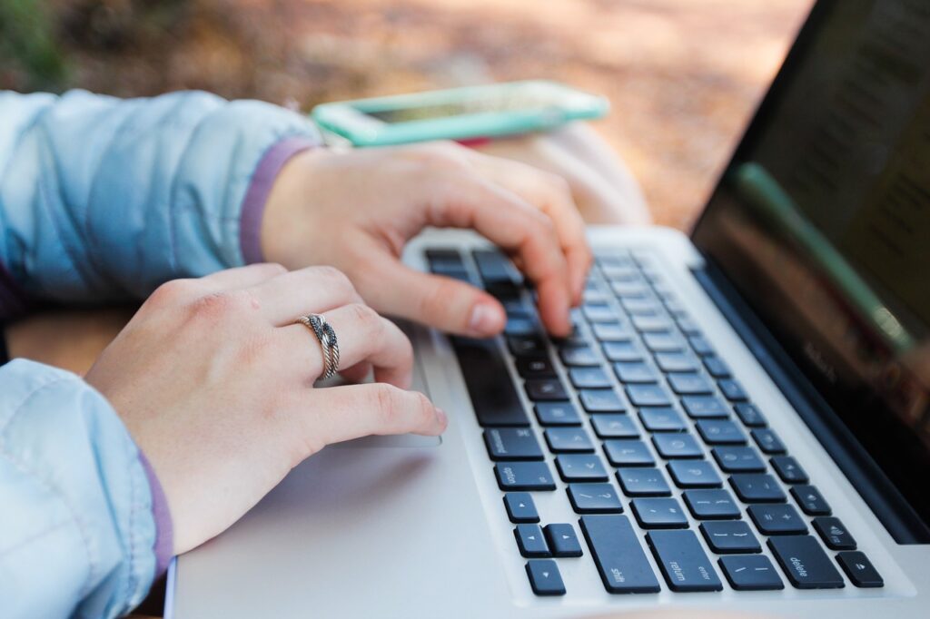 Digitalizarea statului e blocată de politic: Infrastructura e solidă, dar serviciile digitale sunt fragmentate și ineficiente - Studiu