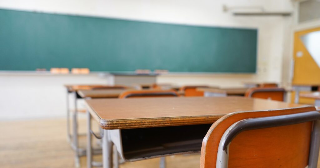 Directori de școală epuizați și copleșiți de sarcini. Opt din zece spun că nu mai fac față provocărilor din sistem