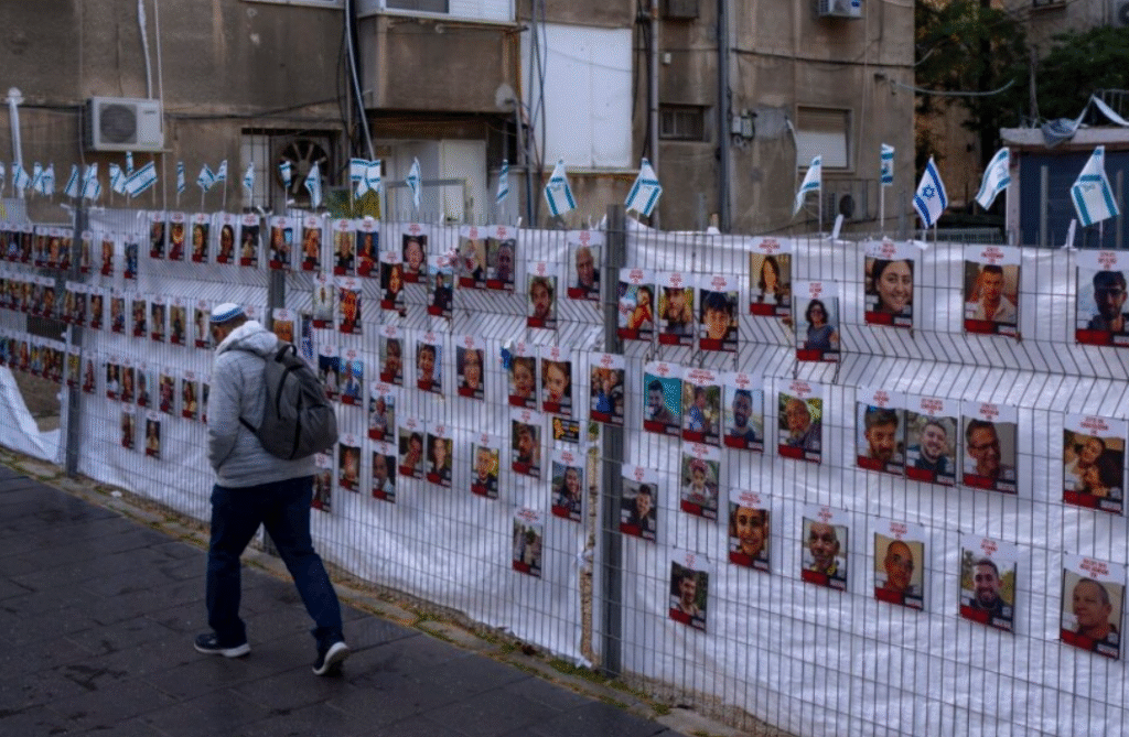 Doi ani de la cel mai mare masacru aupra evreilor de la Holocaust încoace. Pe 7 octombrie teroriști Hamas au atac Israelul ucigând peste 1200 de persoane/ Răspunsul Israelului a dus la un război în Gaza