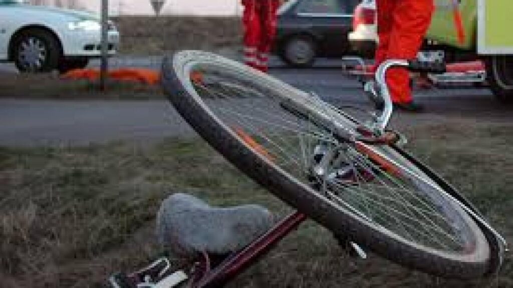 Doi bicicliști s-au ciocnit. Ambii erau beți
