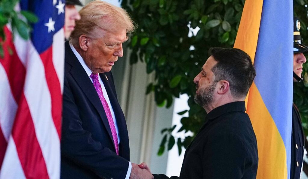Președintele Donald Trump îl întâmpină pe președintele Ucrainei, Volodimir Zelenski, la Casa Albă din Washington DC, vineri, 17 octombrie 2025.