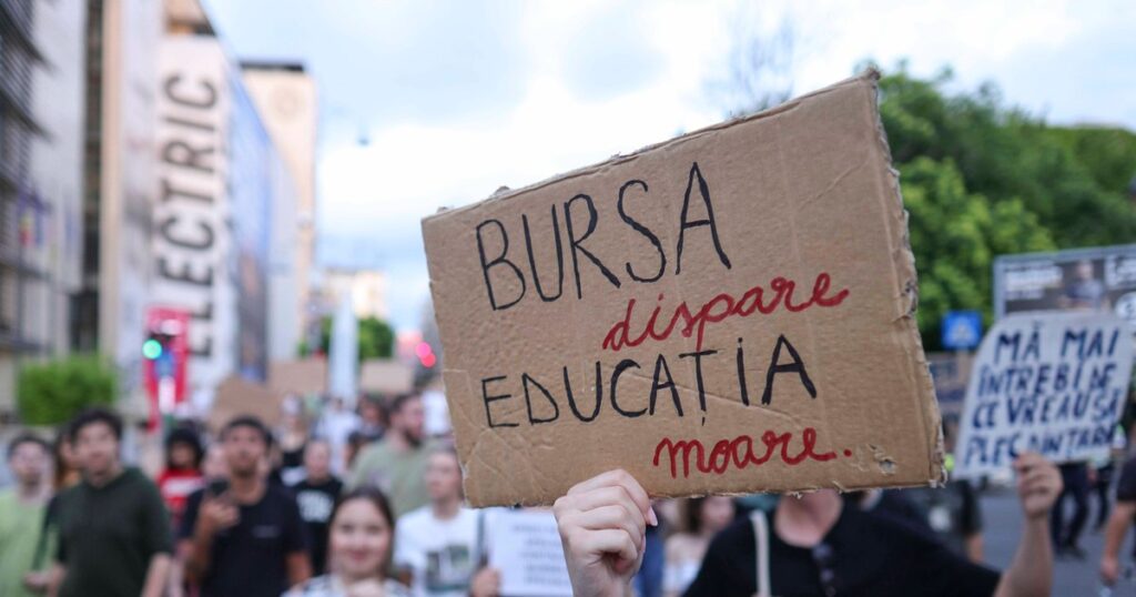 Educația superioară, un lux în România. Doar 1 din 4 tineri își permite să termine o facultate