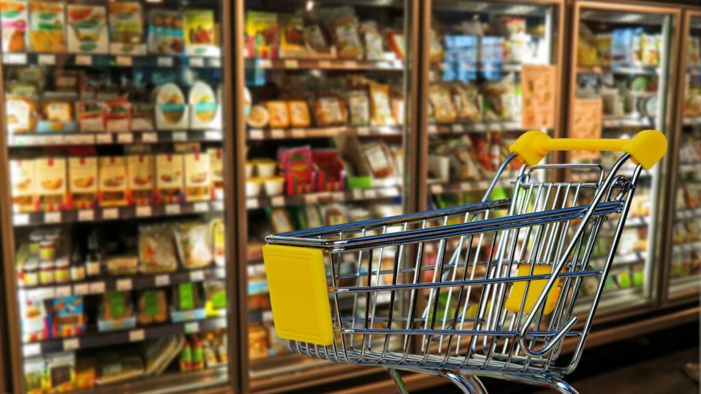 Efectele inflației și scumpirilor. Prețurile alimentelor explodează, consumul scade