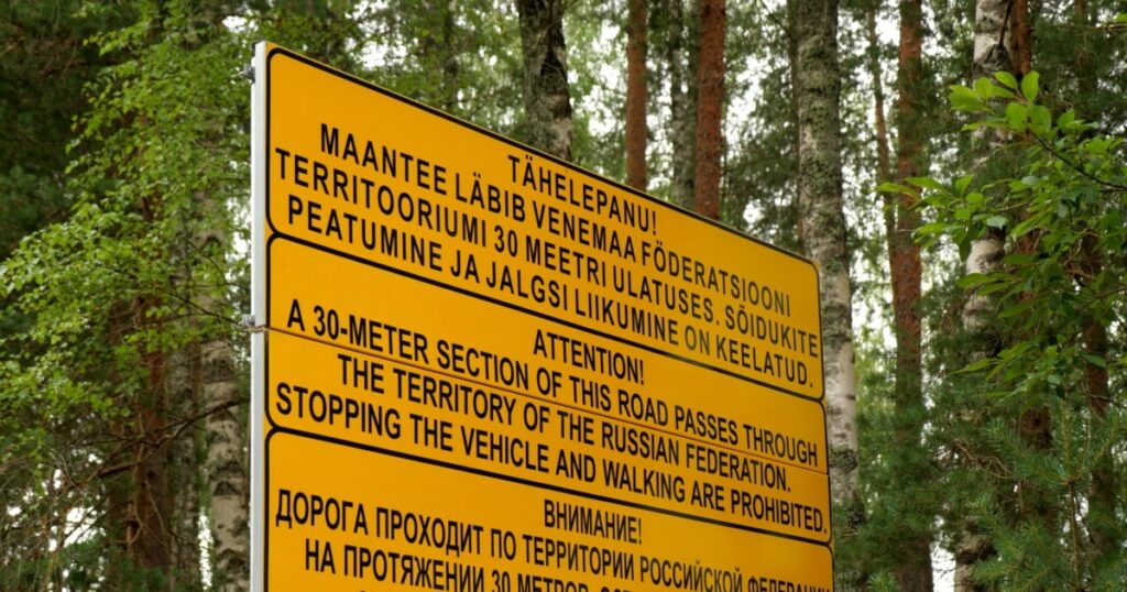 Estonia închide un drum de frontieră după apariția neobișnuită a unor soldați ruși