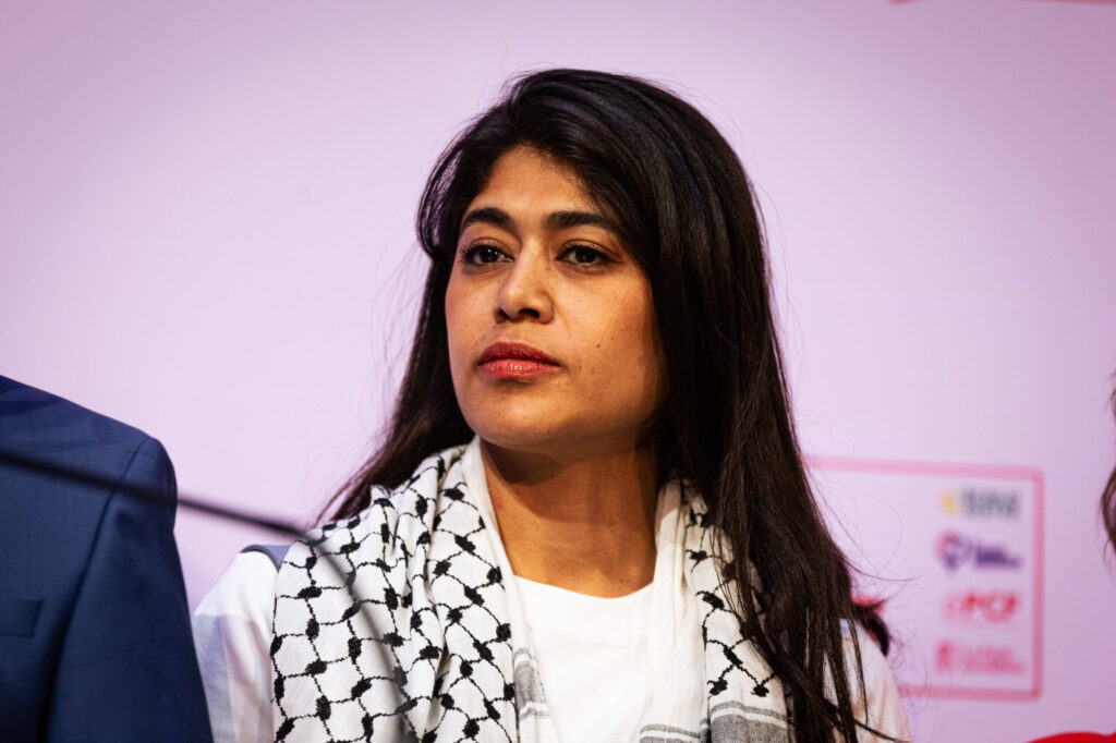 Eurodeputata Rima Hassan acuză forțele israeliene de violență fizică după arestare
