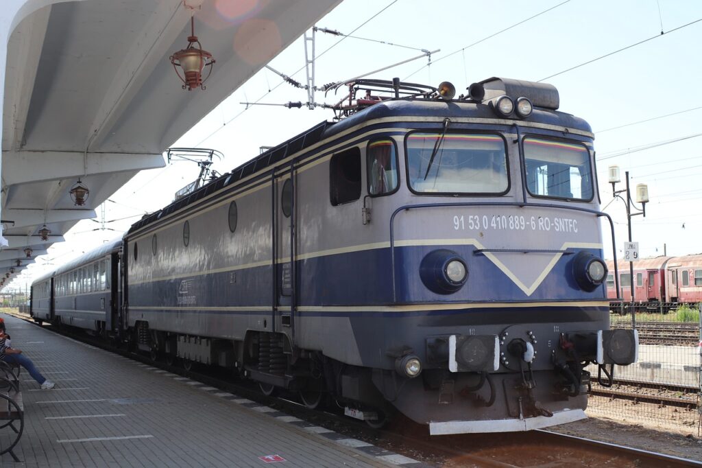 Explicațiile CFR Călători pentru haosul trenurilor suspendate: Statul întârzie sau nu plătește deloc banii pentru facilitățile de călătorie