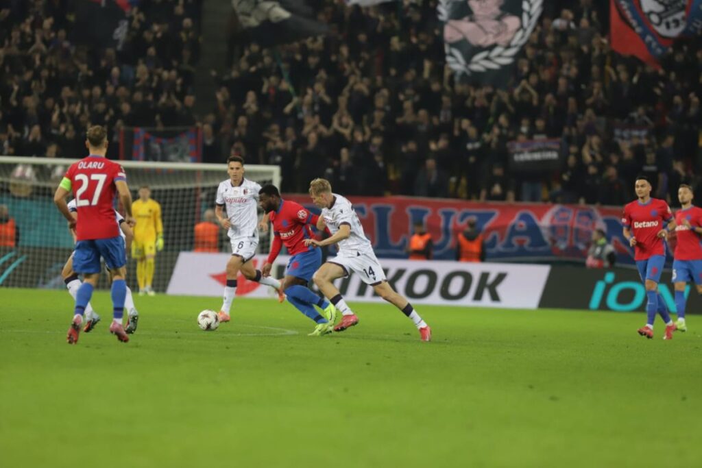 Fază din meciul FCSB - Bologna, din Liga Europa, 23 octombrie 2025