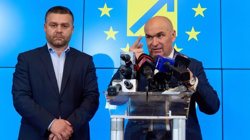 Ciprian Ciucu (stânga, alături de Ilie Bolojan) este prim vicepreședinte PNL și primarul Sectorului 6. Foto: Profimedia