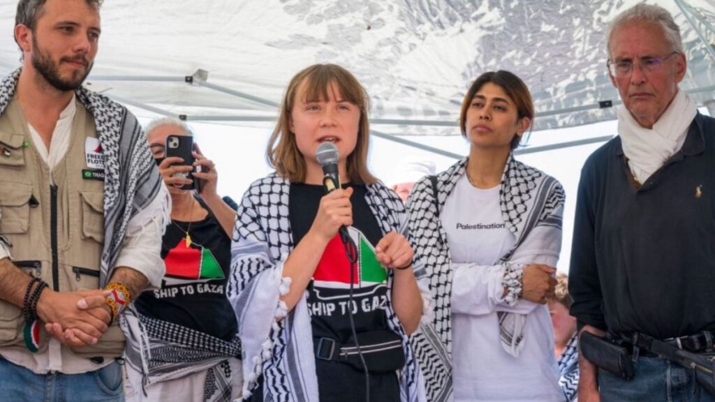 Forțele israeliene au urcat la bordul flotilei pe care se află Greta Thunberg /Activista Greta Thunberg se află printre persoanele reținute de forțele israeliene 