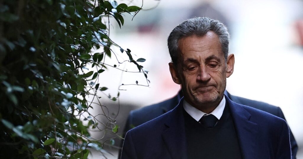 Fostul președinte francez Nicolas Sarkozy a început executarea sentinței de cinci ani de închisoare