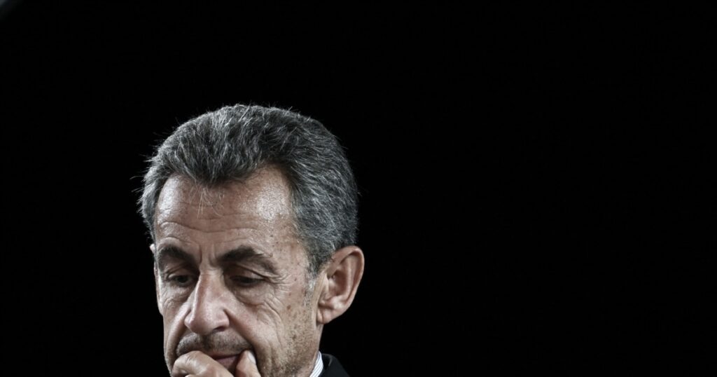 Fostul președinte francez Nicolas Sarkozy va începe executarea unei pedepse de 5 ani de închisoare