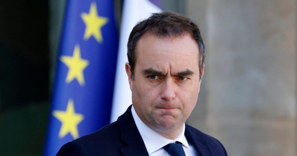 Franța a fost retrogradată de agenția de rating S&P din cauză că incertitudinea bugetară „rămâne ridicată”