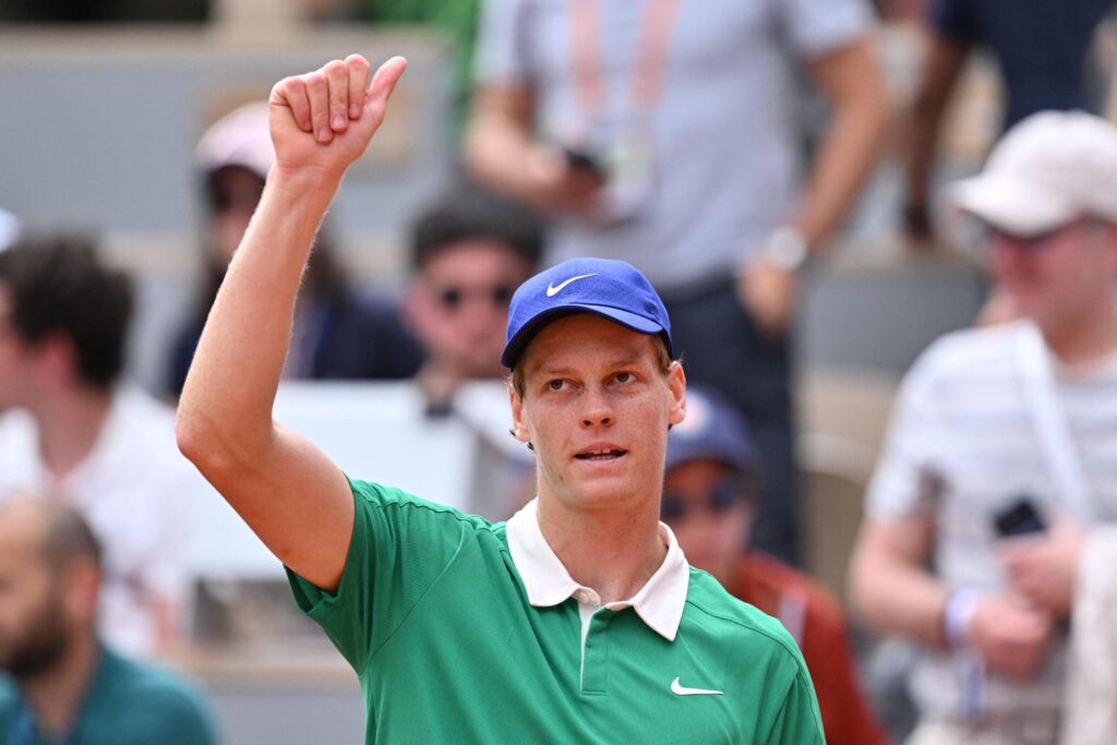 Jannik Sinner și Alexander Zverev avansează la Viena