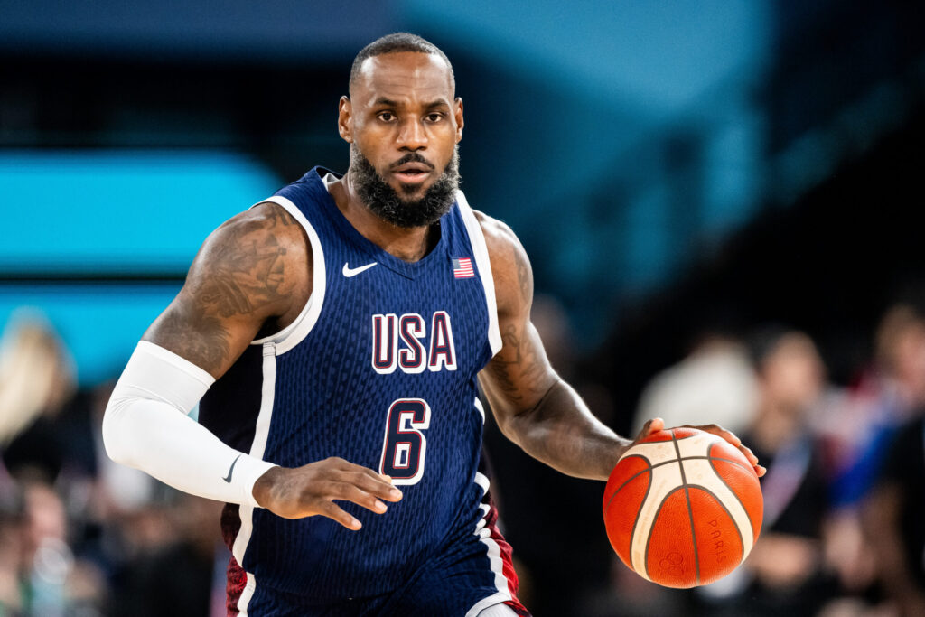 La 40 de ani, LeBron James și-ar putea anunța retragerea