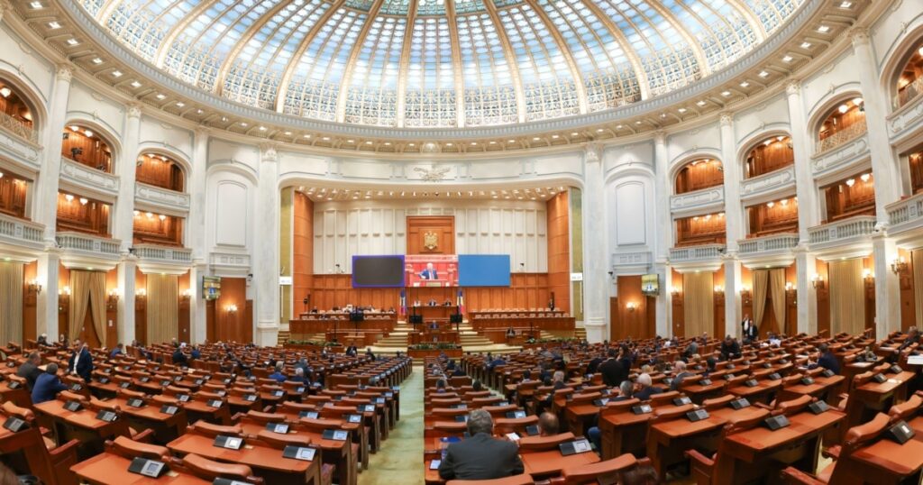 Legea pensiilor private, adoptată de Parlament. AUR contestă legea la CCR. Înalta Curte se gândește dacă să facă la fel