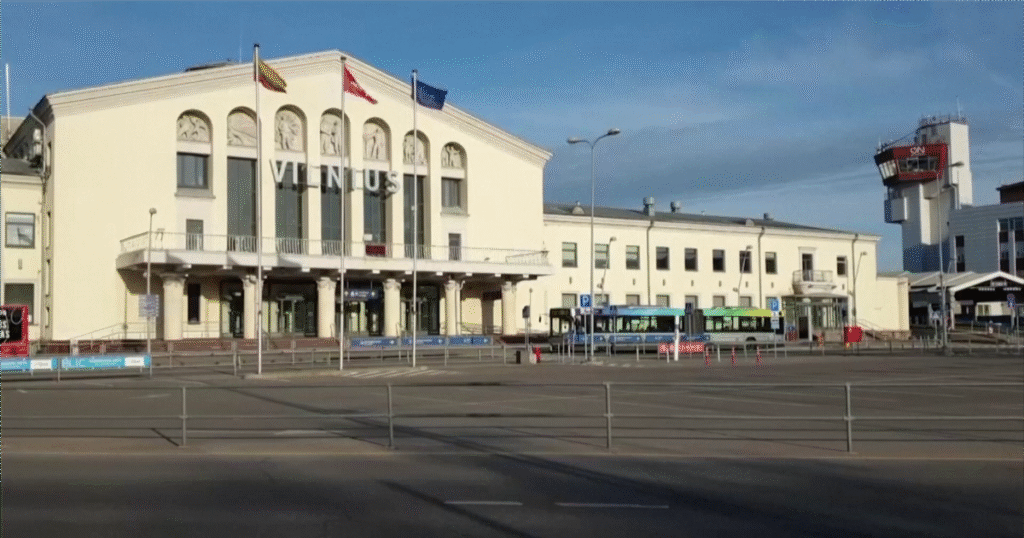 Lituania anunță că va doborî baloanele de contrabandă provenite din Belarus, care perturbă traficul aerian Lituania anunță că va doborî baloanele de contrabandă provenite din Belarus, care perturbă traficul aerian