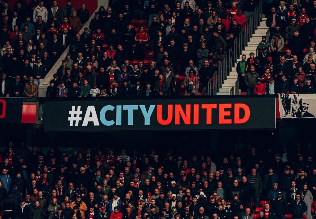 Manchester United a ținut un moment de reculegere pentru victimele atacului de la sinagoga din Manchester