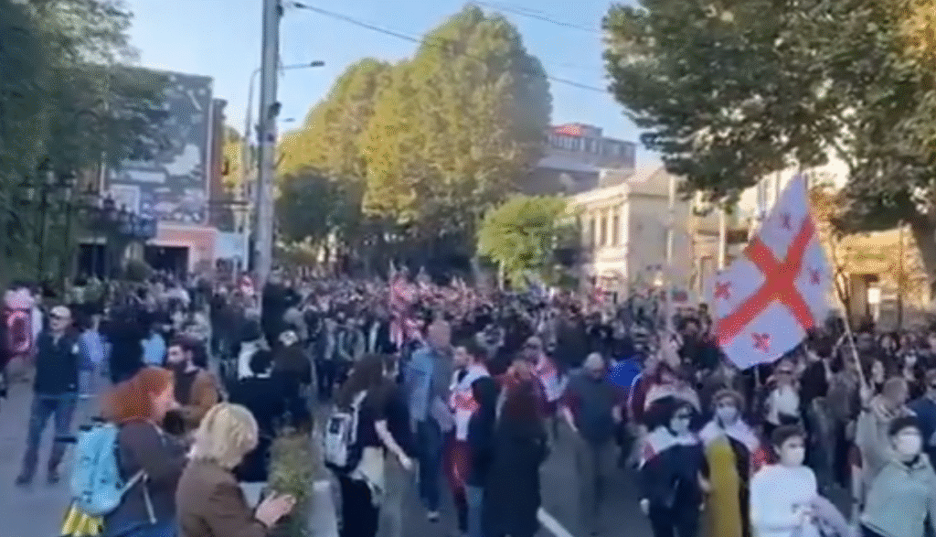 Manifestanții au încercat să ia cu asalt palatul prezidențial