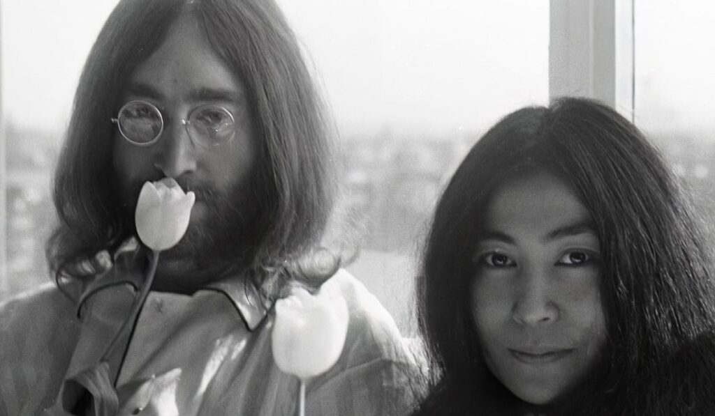 John Lennon și soția sa, Yoko Ono